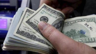 Photo of انخفاض “هستيري” بسعر صرف الدولار في السوق السوداء