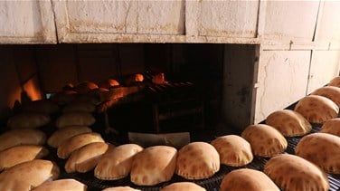 Photo of محافظ البقاع يتابع موضوع بيع ربطات الخبز في السوق السوداء