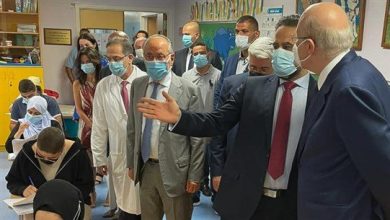 Photo of ميقاتي جال على مركز للامتحانات الرسمية: بالتعاون سنخرج من المحنة