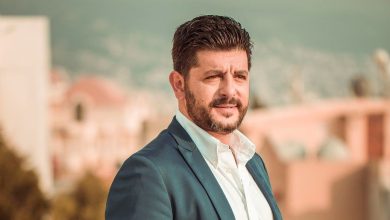 Photo of طوني عيسى يشارك صورة تختصر حياته