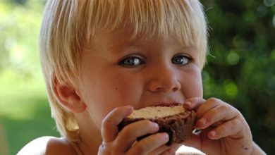 Photo of دراسة: إطعام الرضع المبكر يقلل من خطر إصابتهم مستقبلا بحساسية الغذاء