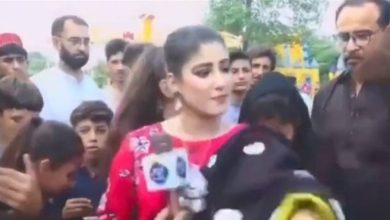 Photo of لسبب غير متوقع.. مراسلة شهيرة تصفع مراهقا على الهواء! (فيديو)