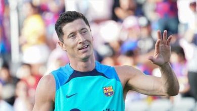 Photo of توقف طبع وبيع قميص ليفاندوفسكي بمتجر برشلونة والسبب غريب!