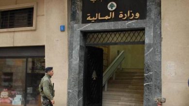 Photo of المودعون ينتظرون الفائض…«النَطرَة طويلة شوي»