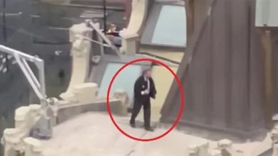 Photo of فيديو لمغامرة جريئة.. تنقل على سطح مبنى من 23 طابقًا