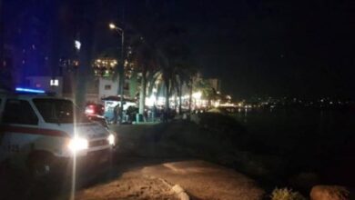 Photo of قفز من المركب ليسبح.. وهذا ما حصل!