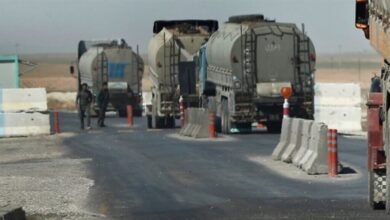 Photo of عمليات التهريب الى الواجهة من جديد… المحروقات اللبنانية تباع في الاسواق السورية