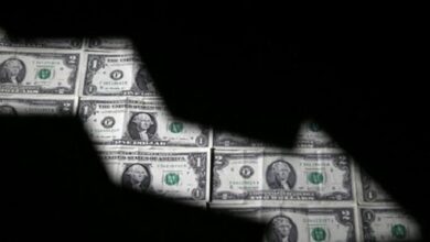 Photo of إتجاه صاروخي لسعر العملة الخضراء: ما علاقة تهريب الدولار إلى سوريا؟