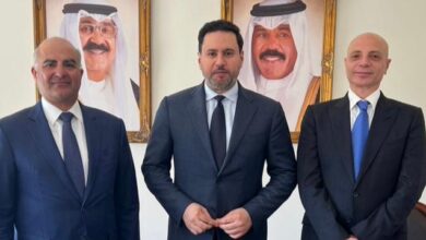 Photo of اجتماع بين الوزير المفوض عبدالله سليمان الشاهين وأحمد هاشمية برفقة فادي فواز.