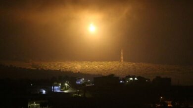 Photo of قوات العدو الإسرائيلي تلقي أكثر من 5 قنابل ضوئية مقابل بلدة الضهيرة الحدودية