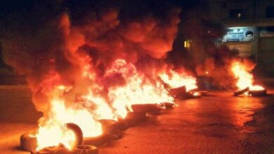 Photo of الإحتجاجات تعود.. هذه الطرقات مقطوعة