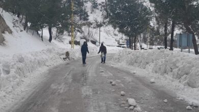 Photo of تدنٍّ كبير في الحرارة وتكوّن للجليد… ما حال الطرق الجبلية؟ (صور)