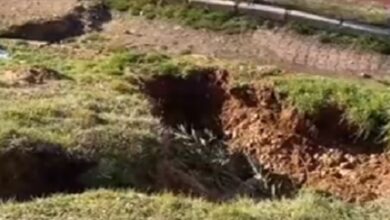 Photo of فيديو من غازي عنتاب بعدما ضربها الزلزال المدمر… حفرة عملاقة وتشققات أرضيّة مرعبة!