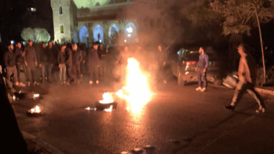 Photo of اعتصام وحرق إطارات… ماذا حصل أمام “الداخلية”؟