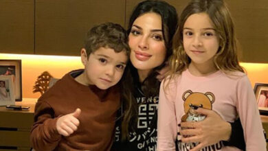 Photo of ابنة نادين نسيب نجيم تبكي بسبب والدتها.. ما القصة؟ (صورة)