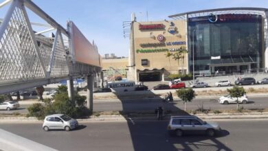 Photo of منع المرور على جسر المشاة في نهر الموت.. والسبب؟