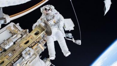 Photo of “لحظة تاريخيّة”.. أول عربي يسير في الفضاء