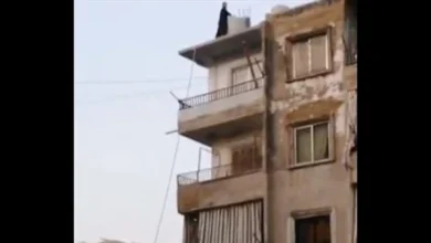 Photo of بالفيديو: شخص يحاول الإنتحار في طرابلس!