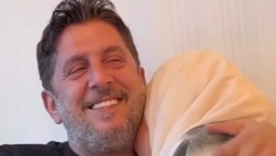 Photo of لحظة مؤثرة جمعت بين الراحل محمد قنوع وابنته قبل أيام من وفاته