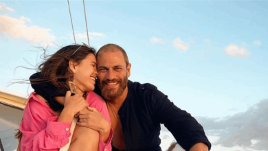 Photo of بطل مسلسل “الثمن” يُفاجئ الجمهور بشعر أشقر.. وزوجته الأوكرانية تلفت الأنظار بجمالها (فيديو)
