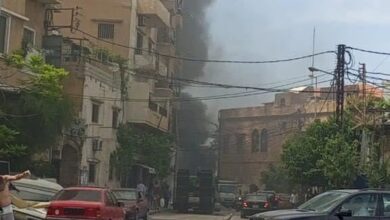 Photo of بالصور – اعتصام وحرق للإطارات أمام منزل ميقاتي