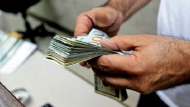 Photo of بعد ارتفاعه عصراً.. على أي تسعيرة أقفل دولار السوق الموازية؟