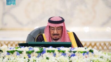 Photo of خادم الحرمين الشريفين يرحب خلال ترؤسه جلسة مجلس الوزراء بالقادمين إلى المملكة من مختلف دول العالم لأداء مناسك الحج.