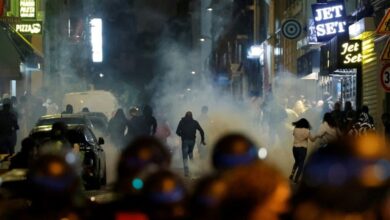 Photo of ماكرون في مواجهة الشرطة.. العنف يفجر خلافات خطيرة في فرنسا