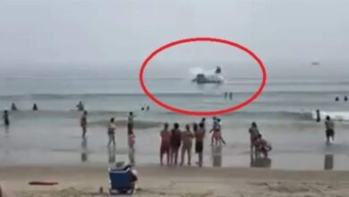 Photo of طائرة تتحطم على شاطئ مزدحم بالبشر… ومشاهد توثق اللحظات المرعبة (فيديو)