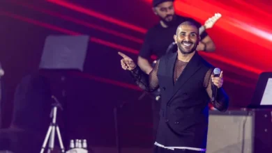 Photo of بالفيديو… أحمد سعد لمنظمة حفله في تونس: اسكتي