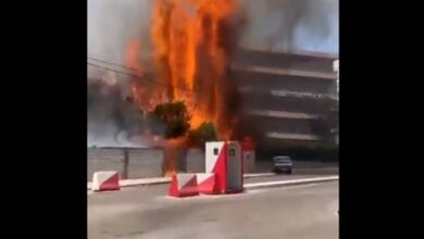 Photo of بالفيديو: إندلاع حريق كبير مقابل السّفارة الإيرانيّة في بيروت