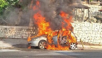 Photo of بالصّورة: إشتعال النيران في سيارة على المسلك الشرقي لأوتوستراد جبيل في منطقة نهر ابراهيم ويشهد الاوتوستراد زحمة سير خانقة