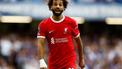 Photo of أسطورة مانشستر لـ صلاح: اجلس على الدكة واخرس