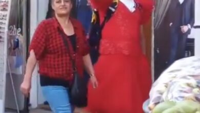 Photo of مشهد متداول لرجل بلباس نسائي في صيدا جنوب لبنان