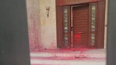 Photo of “كسر سياج وإلقاء متفجرات”… اعتداء على السفارة الأذرية في لبنان! (فيديو)