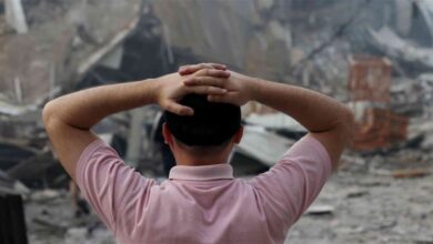 Photo of “كنت ناوي اعملها عيد ميلاد”.. فيديو يدمي القلوب لأب فلسطيني فقد ابنته في حرب غزة