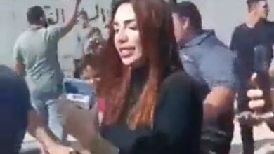 Photo of مجندة من جيش الاحتلال سعيدة بوقوعها في الاسر في قبضة المقاومين وتلتقط سيلفي