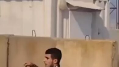 Photo of بالفيديو: محاصرة جندي إسرائيلي داخل “دشمته”