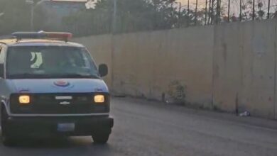 Photo of بالفيديو – سيارة إسعاف تهرع لمكان استهداف الشابين اللذين استهدف دراجتهما العدو.. إليكم حالتهما!
