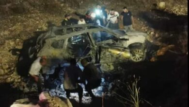 Photo of الاحــتلال الإسرائيلي يستهدف سيارة مدنية بين عيناثا وعيترون (فيديو وصور)