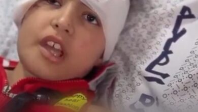 Photo of الملاك أضاء لي تحت الركام .. طفلة تروي ما شاهدته بعد القصف الإسرائيلي على منزلها واستشهاد عائلتها